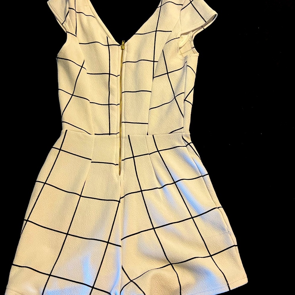 Suit - Picture 2 of 6